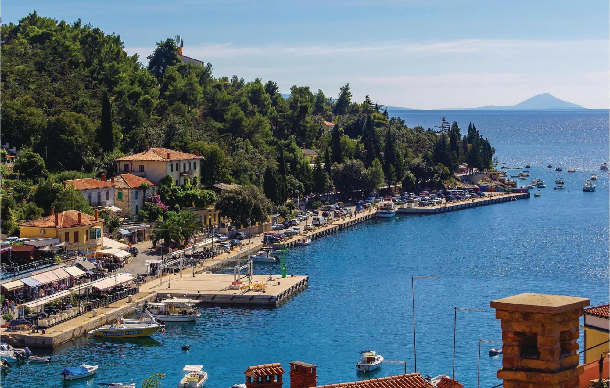 Lovely Apartment In Rabac With Kitchen ภายนอก รูปภาพ
