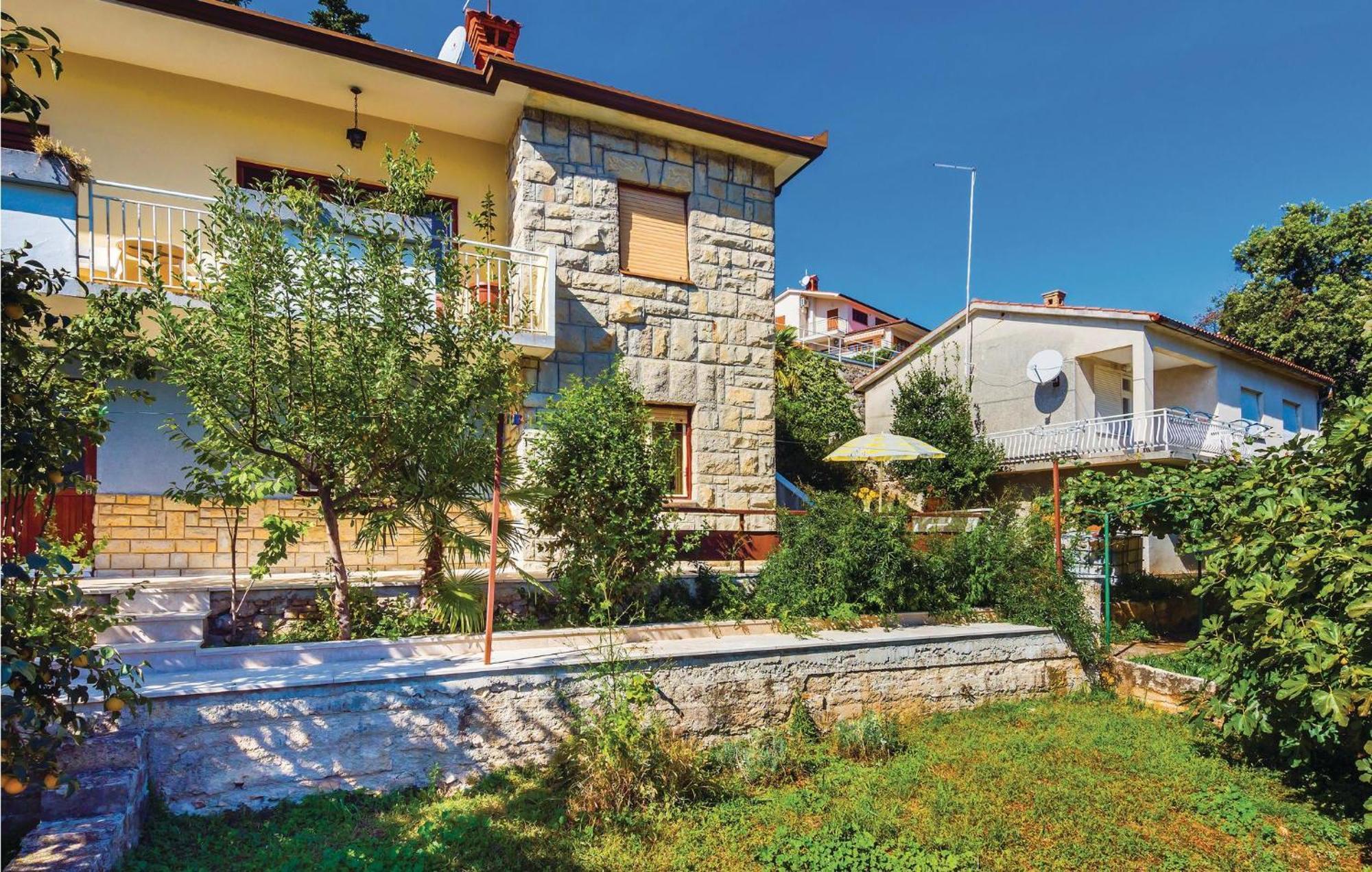Lovely Apartment In Rabac With Kitchen ภายนอก รูปภาพ